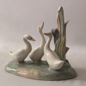 Gorgeous Vintage NAO Lladro Three White Ducks Ceramic Figurine, Made in Spain